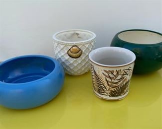 CLEARANCE!!! $4.00  NOW, WAS $12.00..............Retro Flower Pots (P041)