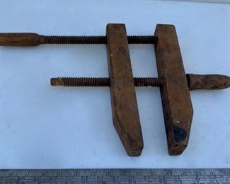CLEARANCE!!! $5.00 NOW, WAS $15.00.................Antique Wood Clamp (P050)
