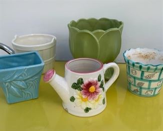 CLEARANCE!!!  $6.00 NOW, WAS $16.00..............Retro Flower Pots (P027)