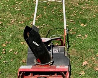 HALF OFF!  $20.00 NOW, WAS $40.00..............Snapper Snow Thrower (P033)