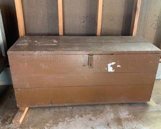 CLEARANCE!!! $15.00 NOW, WAS $50.00...........Large Primitive Trunk (P115)