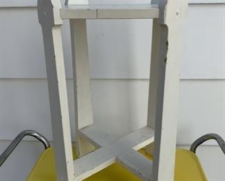 CLEARANCE!!!  $4.00 NOW, WAS $14.00............Plant Stand (P011)