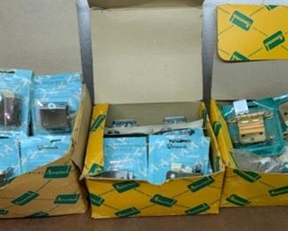 CLEARANCE!!!  $5.00 NOW, WAS $20.00..............3 Boxes of Hinges (P638)
