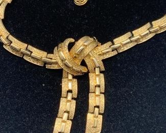 CORO Signed Vintage Knot Necklace Jewelry