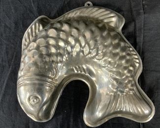 Vintage WILTON Fish Shaped Cake Pan