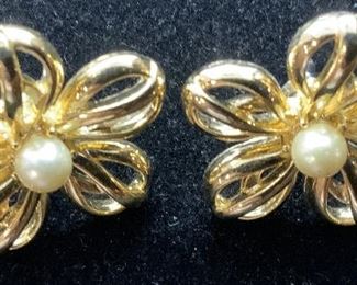 DAISY Gold Tn & Pearl Fashion Stud Earrings,