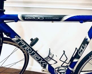 TREK ROAD BIKE. 