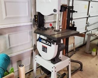 DELTA LIKE NEW BAND SAW