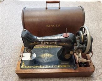 ANTIQUE PORTABLE SINGER SEWING MACHINE