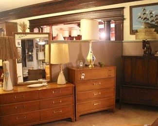 Harmony House bedroom set and Broyhill Emphasis gentleman's chest. 