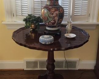 Lovely tilt-top table with pie crust edge, carved legs, ball and claw feet
