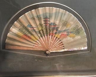Antique Cameo Fan
Mother of Pearl
1930-40
Preserved beautifully