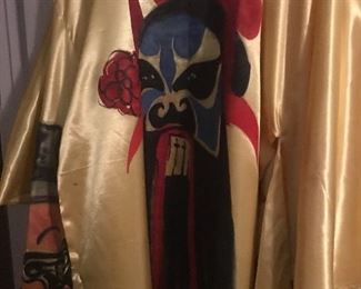 1950s Occupied Japan hand painted silk kimono...Warrior Gods
In mint condition
Large size with full panel sleeves