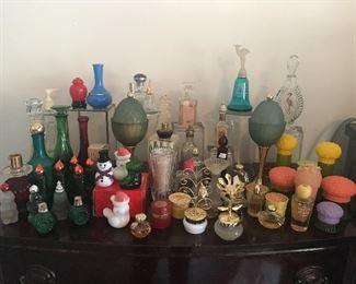 OVER 200 VINTAGE AVON COLOGNE AND PERFUME BOTTLES!