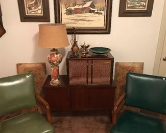 Fabulous MCM chairs, lamps and art!