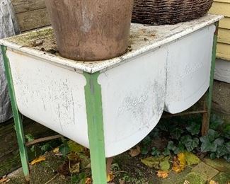 Enameled Wash Tub.