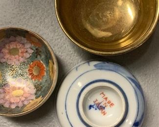 Pre war Japan mini bowls.
