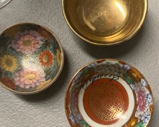 Prewar Japan mini bowls.