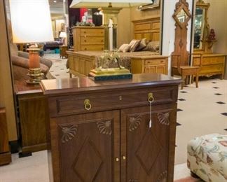 Nice Broyhill table/cabinet