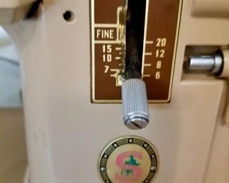 Vintage Singer Slant-O-Matic Sewing Machine Model 401A with Case - $150