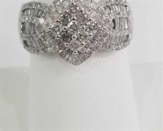 Beautiful Multi Round Cut Diamond 18K White Gold Ring