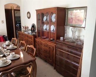 Nice French provincial dinningroom set