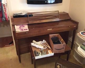 baldwin piano.   Very nice