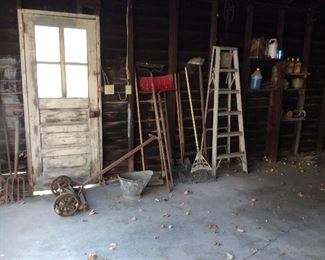 Miscellaneous garden tools