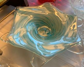 Beautiful swirling art glass bowl 