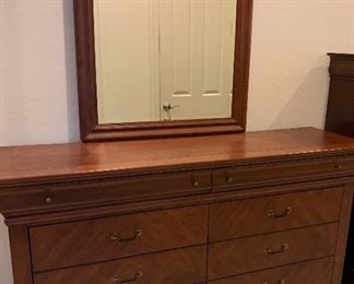 8 Drawer Dresser w Mirror