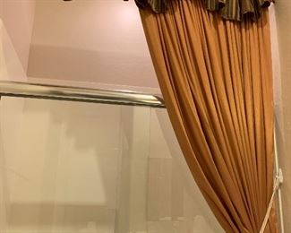 Shower Drape w Valence