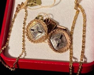 Just adding some beautiful gold diamonds Watches platinum jewelry to the sale scroll down to the end of the pictures to see everything included plus we are adding new items vintage comic books / vintage Hess trucks / Beautiful Fur coats / A number of pairs of true religion jeans . . . Please keep checking back