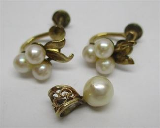 Vintage screw back earrings and a pendant, all set with real pearls