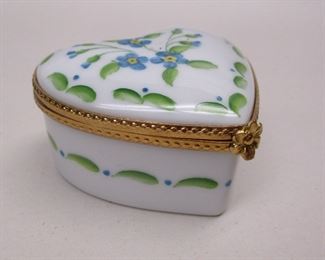 A Peint Main Limoge France limited edition Jacques trinket box number 165/500.  Heart shaped.  2" wide.  Hand Painted.