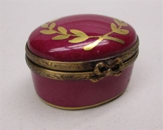 Peint Main Limoges France Trinket box.  Signed in gold on the interior base.  1.5" wide
