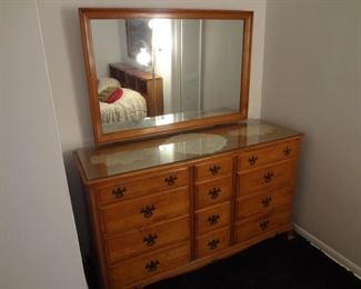 BUY-IT NOW VINTAGE KLING SOLID MAPLE DRESSER WITH MIRROR