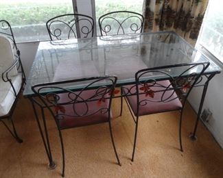 VINTAGE PORCH FURNITURE TABLE WITH 4 CHAIRS