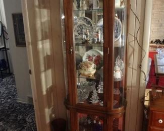 BUY-IT NOW VINTAGE LIGHTED CURIO CABINET WITH CURVED GLASS 1 of 2  $125