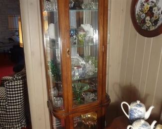 BUY-IT NOW VINTAGE LIGHTED CURIO CABINET WITH CURVED GLASS 2 of 2  $125