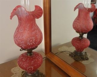 VINTAGE FENTON FOR L. G. WRIGHT CRANBERRY OPALESCENT SATIN GLASS DAISY & FERN LAMP 
