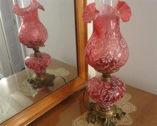 VINTAGE FENTON FOR L. G. WRIGHT CRANBERRY OPALESCENT GLASS DAISY & FERN LAMP 