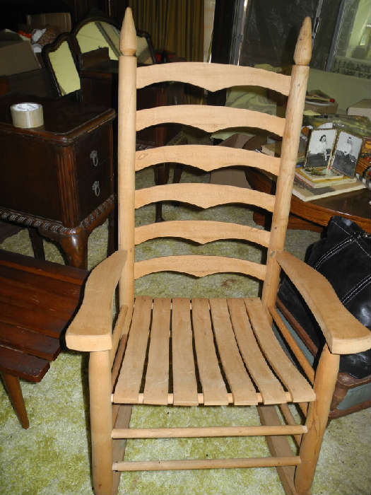 Large, very solid rocker!