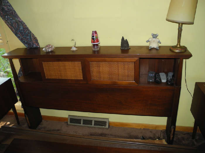 Headboard for mid-century bedroom set
