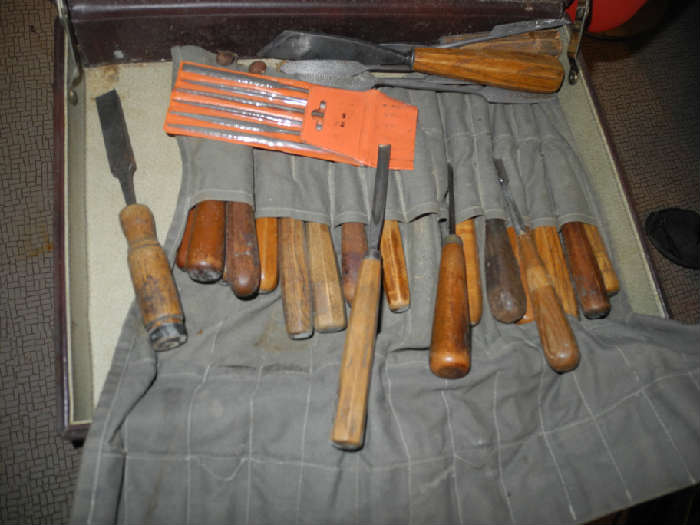 Many carving and sculpting tools