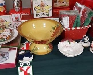 Holiday punch bowl & other holiday items