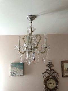 $275 Italian 1940’s crystal chandelier 20”x 24” approx call or text for an updated discount price 