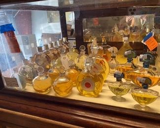 Diverse Factise perfume bottles displays