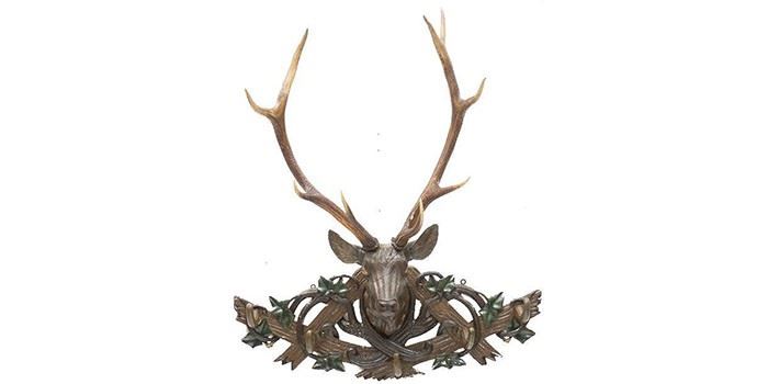 Black Forest-Style German red stag taxidermy wall mount, antlers on carved wooden mount.
48"h x 40"w x 17"d