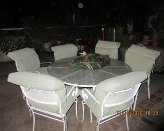out door vintage white patio set... just in time for your out door dining