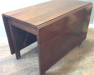 VTG. MAHOGANY DROPLEAF DINING TABLE